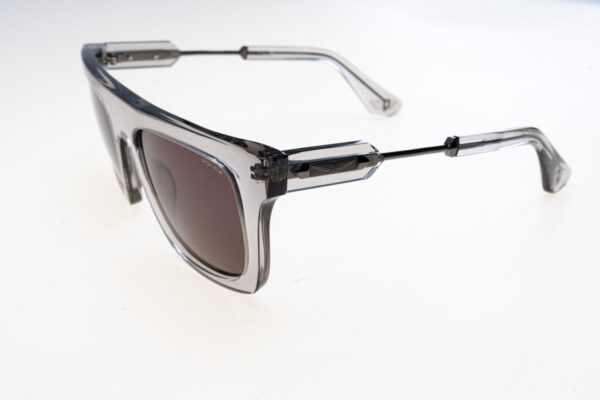 Police Occhiali sole SPLF71 SPLF71 5303GU 145-53-21 - Occhiali da sole unisex Police SPLF71 601S71 misura 53‑21‑145 mm con montatura squadrata in acetato nero lucido, lenti grigio‑specchiate e logo “Winged P” sulle aste — perfetti per un look deciso e moderno.