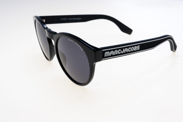 Marc Jacobs Occhiali sole unisex Marc 358/s 20181980752IR 150-52-21 - Occhiali da sole unisex Marc Jacobs MARC 358/S 52‑21/150 montatura in acetato matt nero con lenti grigio‑sfumato, logo laterale distintivo e stile fashion‑chic contemporaneo.