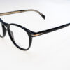 David Beckham Montature vista uomo Db 1018 1034268074920 150-49-20 - Montatura da vista uomo David Beckham DB 1018 1034268074920 in acetato nero lucido, forma pantos arrotondata misura 49-20-150 mm, dettaglio “Talisman” in metallo e aste sottili – perfetta per un look raffinato e moderno.