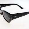Ray-Ban Occhiali sole unisex 4430 SOLE 0RB4430  52  667787 145-52-22 - Occhiali da sole unisex Ray‑Ban RB4430 Zena calibro 52 mm / ponte 22 mm / aste 145 mm, montatura in acetato nero con lenti grigio‑scuro, design oversize dalla forma geometrico‑cat‑eye per un look moderno e deciso.