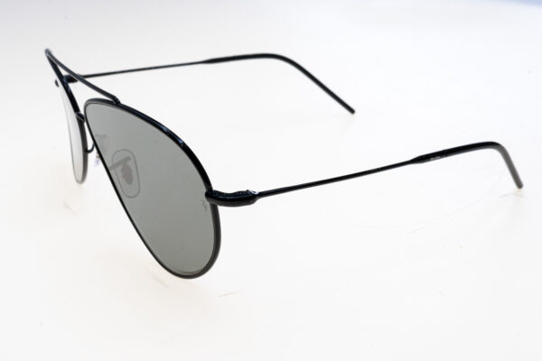 Ray-Ban Occhiali sole unisex R0101S SOLE 0RBR0101S59  002/GS 140-59-11 - Occhiali da sole unisex Ray‑Ban R0101S 002/GS in montatura metallo nero opaco con doppio ponte e lenti silver specchiate, misura 59‑11‑140 mm, design “Aviator Reverse” tecnico e iconico che riduce i riflessi fino al 70%.