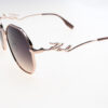 Karl Lagerfeld Occhiali sole KL358S KL358S KL358S5716770 140-57-16 - Occhiali da sole unisex Karl Lagerfeld KL358S 57‑16/140 montatura in metallo sottile colore rose gold, design rettangolare moderno con lenti sfumate – perfetti per uno stile elegante e contemporaneo.